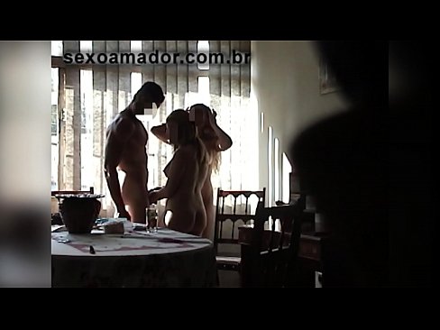 ❤️ Seks dostları nəhəng kişini və onunla birlikdə bir üçlüyü dəvət edirlər ❤️❌ Porno bizdə ﹏